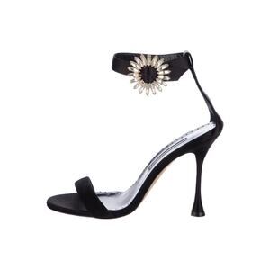 ❤️Manolo Blahnik Satin Crystal Heels❤️